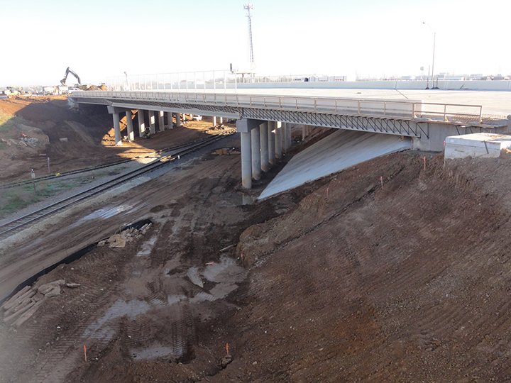 I-35 bridge under construction over Union Pacific railroad tracks